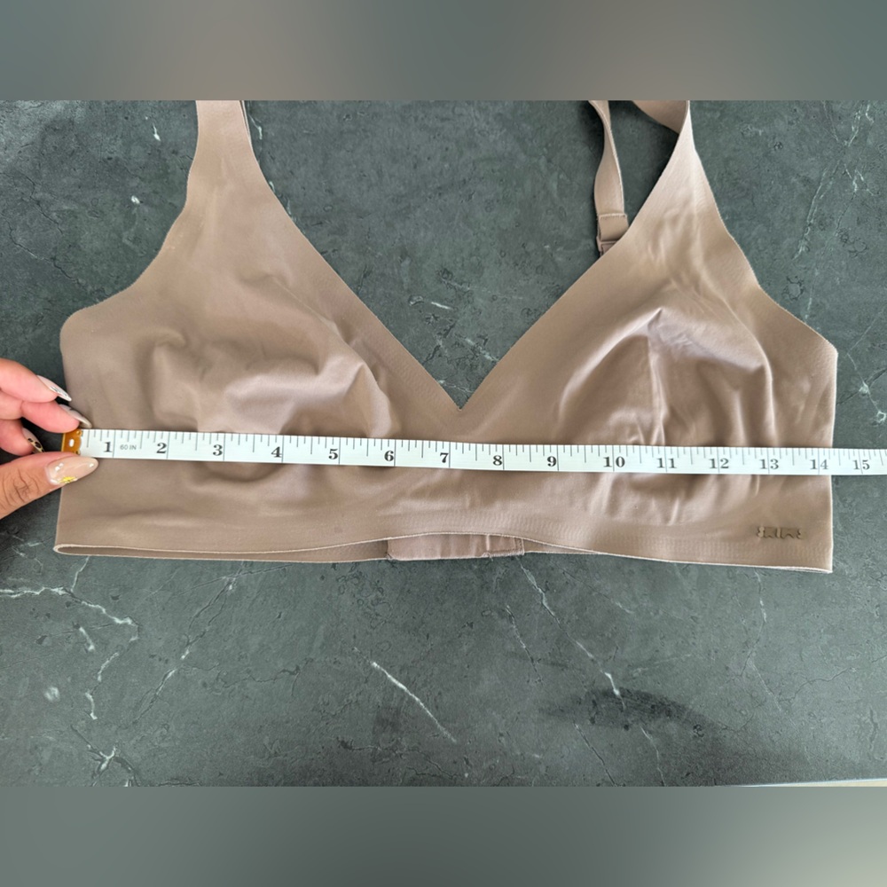 SKIMS Tan Seamless Bra Intimates - Picture 3 of 4